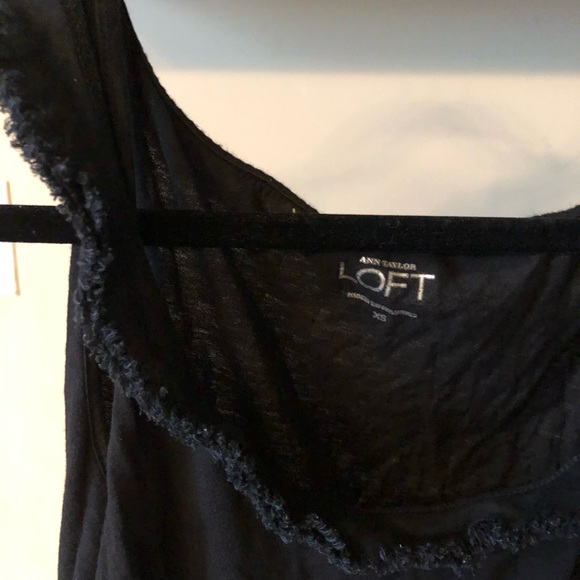 🌹 Ann Taylor LOFT black tank w frayed fringe look - Picture 2 of 4
